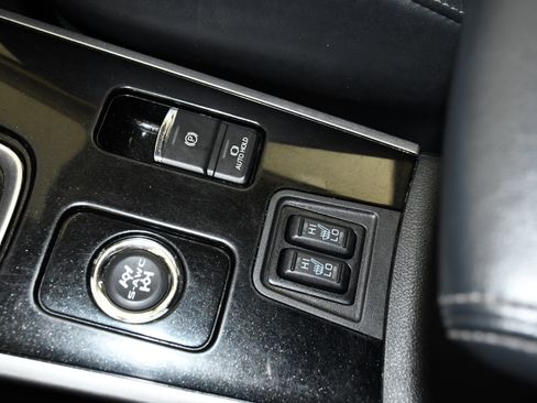 Used 2020 Mitsubishi Outlander SEL AWD/4WD image 31