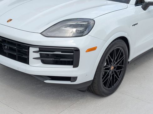New 2026 Porsche Cayenne E-Hybrid Coupe AWD/4WD image 12