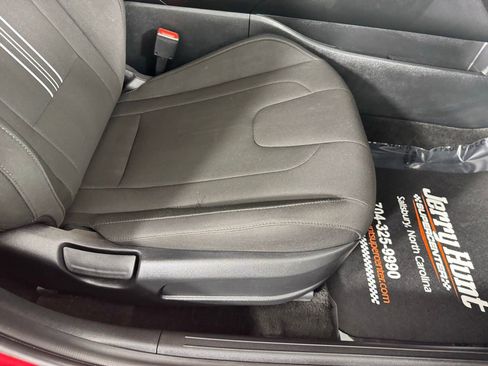 Used 2025 Hyundai Elantra SEL image 32