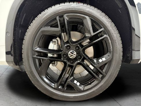 Certified 2025 Volkswagen Tiguan SE R-Line AWD/4WD image 26