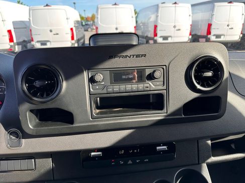 Used 2025 Mercedes-Benz Sprinter 2500 image 15