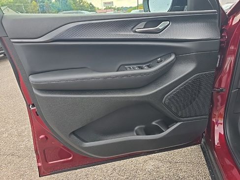 New 2025 Jeep Grand Cherokee L Altitude image 12