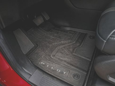 Used 2025 Honda Pilot EX-L image 17