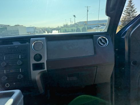 Used 2011 Ford F150 XLT w/ XLT Chrome Pkg image 31