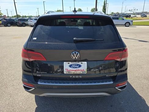 Used 2024 Volkswagen Taos SE AWD/4WD image 4