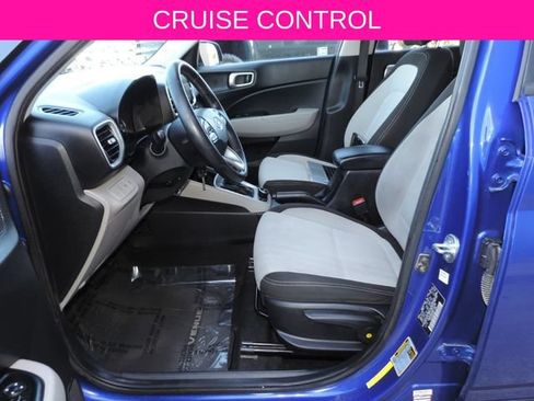 Used 2021 Hyundai Venue SEL FWD image 16