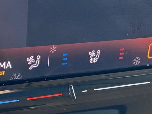 Certified 2025 Volkswagen ID. Buzz 1st Edition image 9