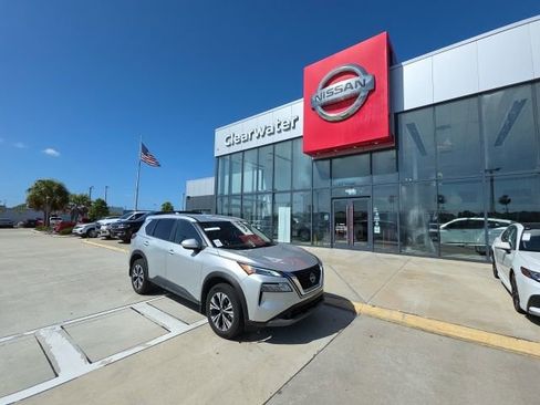 Used 2023 Nissan Rogue SV image 1