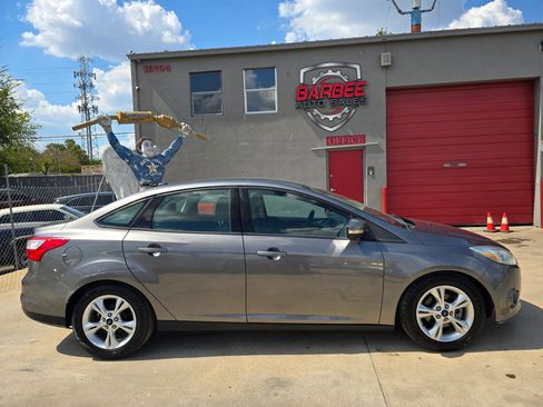 Used 2014 Ford Focus SE FWD image 22