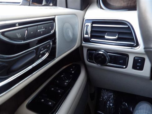 Used 2019 Lincoln Navigator L Reserve image 33