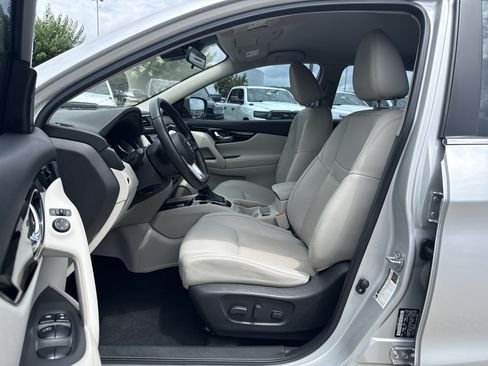 Used 2021 Nissan Rogue Sport SL FWD image 9
