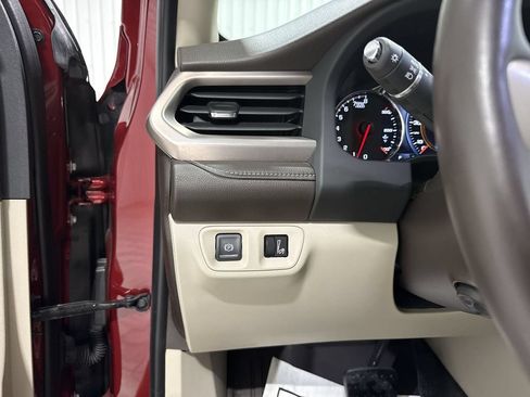 Used 2019 GMC Acadia Denali w/ Technology Package AWD/4WD image 18