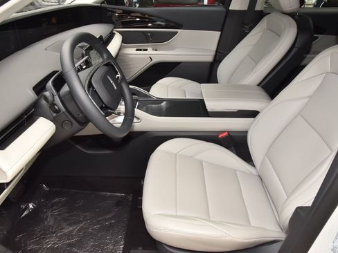 New 2026 Lincoln Nautilus Premier AWD/4WD image 13