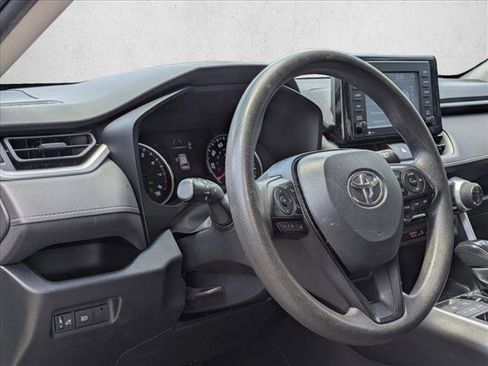 Used 2020 Toyota RAV4 XLE FWD image 3