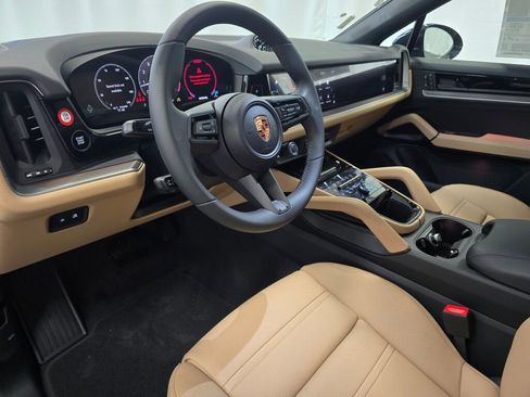 New 2025 Porsche Cayenne Coupe image 4