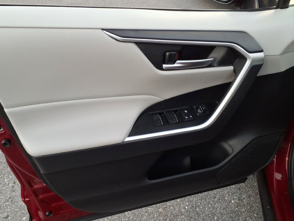 Used 2023 Toyota RAV4 XLE w/ Convenience Package FWD image 15