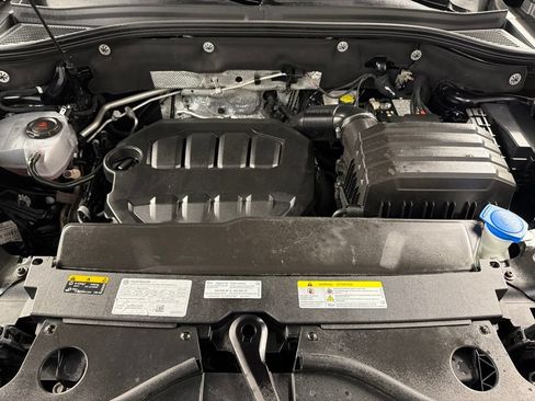 Used 2025 Volkswagen Atlas SE AWD/4WD image 36