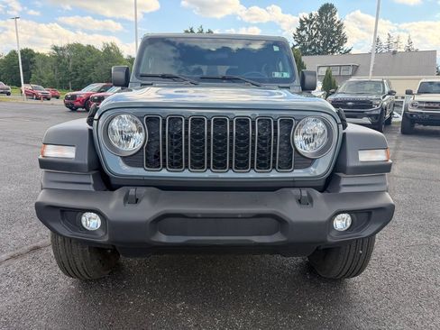 Used 2025 Jeep Wrangler Sport AWD/4WD image 10