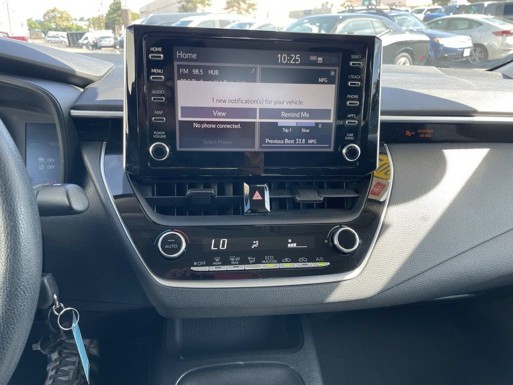 Used 2020 Toyota Corolla LE FWD image 17