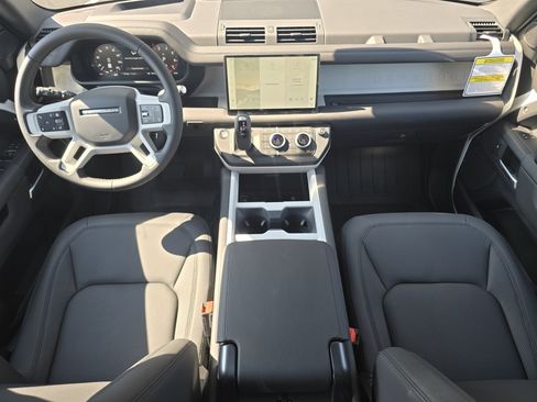 Used 2025 Land Rover Defender 110 X-Dynamic SE image 27