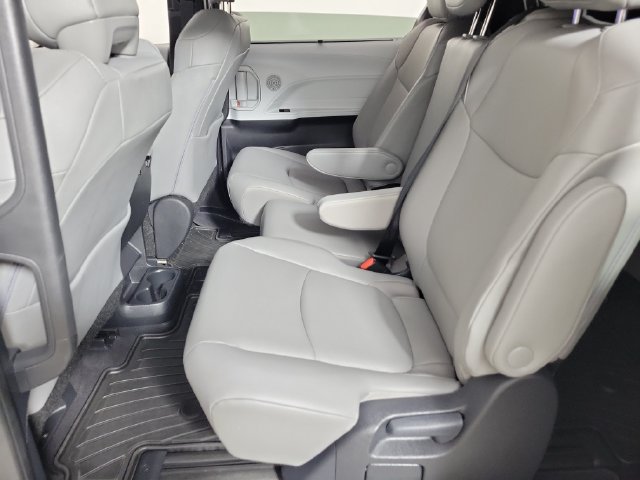 Used 2026 Toyota Sienna XLE FWD image 12