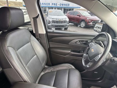 Used 2021 Chevrolet Traverse Premier FWD image 12