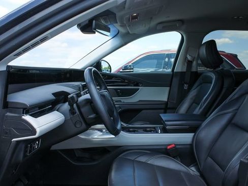 Used 2024 Lincoln Nautilus Premier AWD/4WD image 11