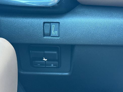 Used 2023 GMC Canyon AT4 w/ AT4 Premium Package image 39