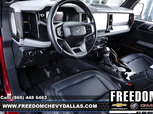 Used 2021 Ford Bronco Badlands image 6