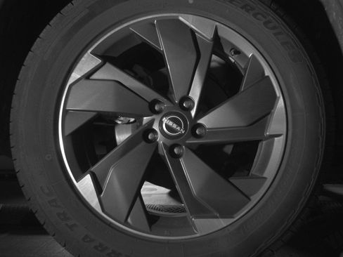 Used 2025 Nissan Rogue SV AWD/4WD image 15