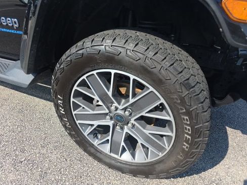 Used 2024 Jeep Wrangler High Altitude AWD/4WD image 9