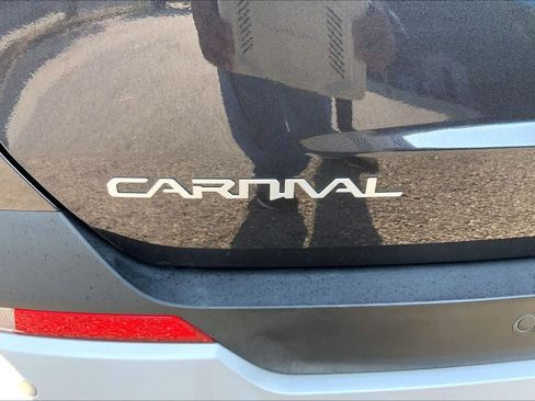 Used 2026 Kia Carnival FWD image 10