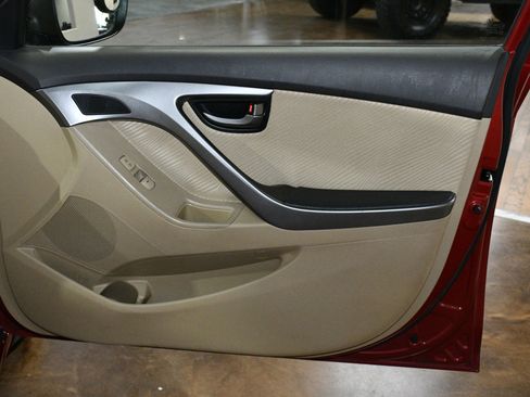 Used 2013 Hyundai Elantra GLS w/ Preferred Pkg image 44