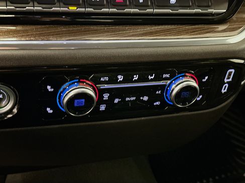 Used 2024 GMC Sierra 1500 Elevation image 24