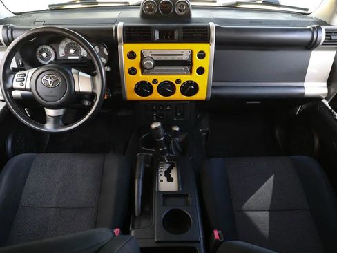 Used 2007 Toyota FJ Cruiser 4WD image 2