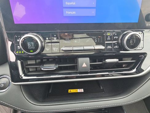 Used 2023 Toyota Highlander Platinum image 18