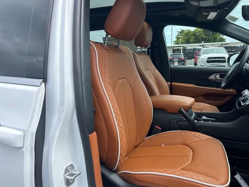 New 2025 Chrysler Pacifica Pinnacle w/ Trailer Tow Group image 22