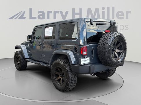 Used 2017 Jeep Wrangler Unlimited Sahara w/ Max Tow Package AWD/4WD image 3