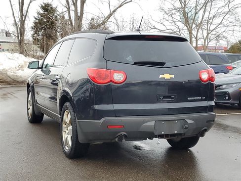 Used 2011 Chevrolet Traverse LT w/ Personal Connectivity Package image 2