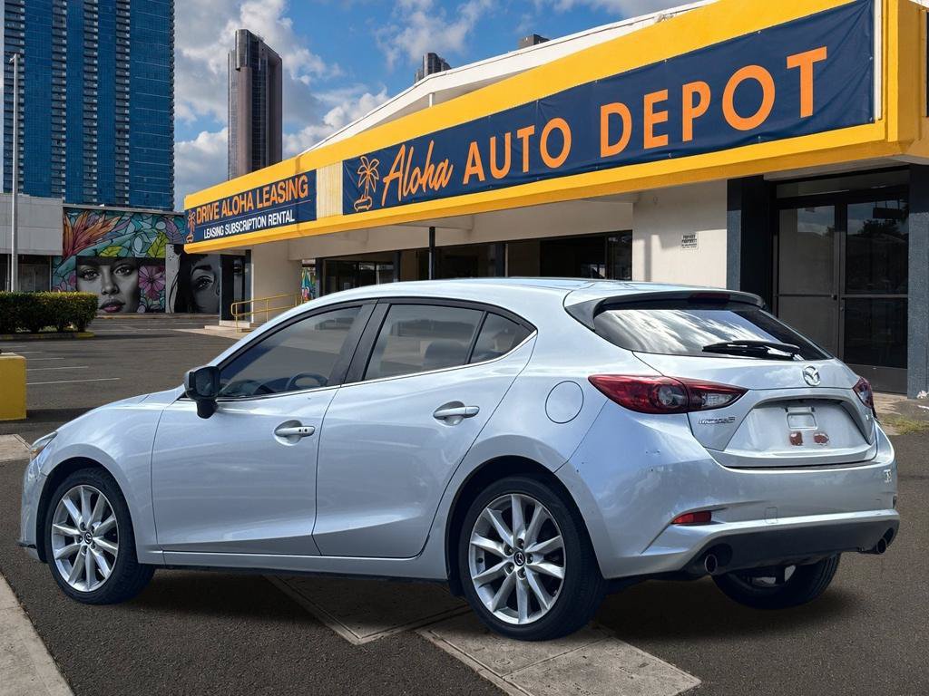 Used 2017 MAZDA MAZDA3 Touring FWD image 2