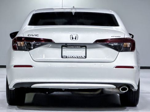 Used 2025 Honda Civic Sport image 9