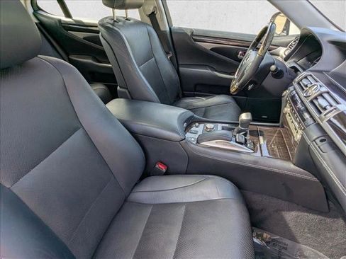 Used 2017 Lexus LS 460 w/ Comfort Package RWD image 21