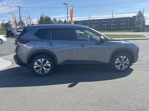 Used 2023 Nissan Rogue SV w/ SV Premium B Package image 8