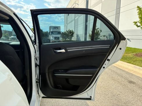 Used 2021 Chrysler 300 Touring RWD image 17
