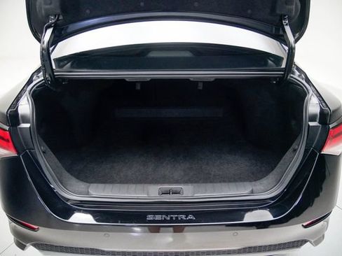 Used 2023 Nissan Sentra SR w/ SR Premium Package FWD image 10