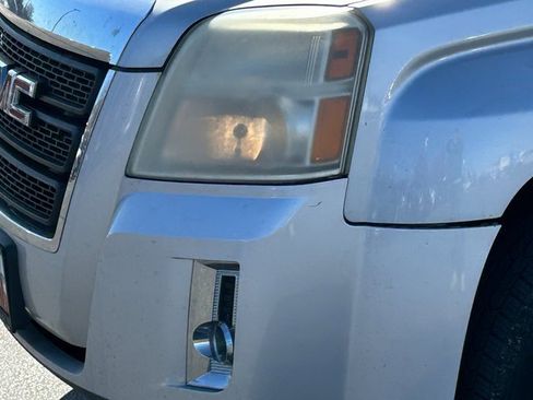 Used 2010 GMC Terrain SLE image 11