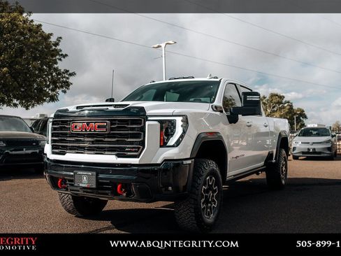 Used 2025 GMC Sierra 2500 AT4X image 3