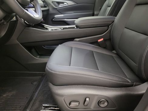 New 2026 Chevrolet Traverse LT w/ Driver Confidence Package FWD image 3