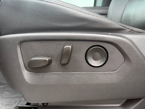 Used 2023 GMC Sierra 1500 SLT AWD/4WD image 25