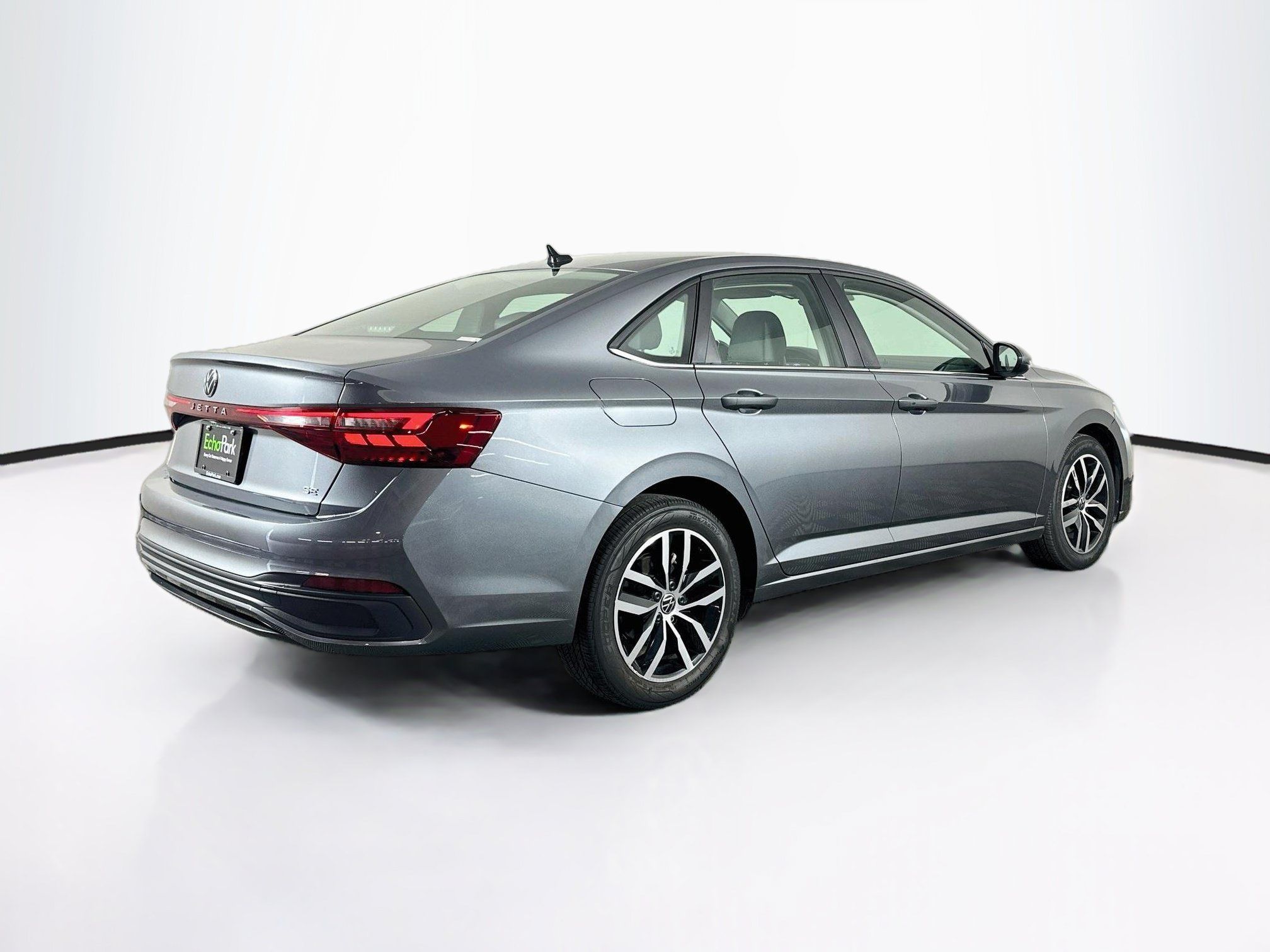Used 2025 Volkswagen Jetta SE FWD image 9